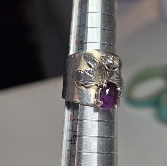 Vintage Sterling Silver Ring with Purple Ameythst Gemstone Size 5 - Picture 4 of 5